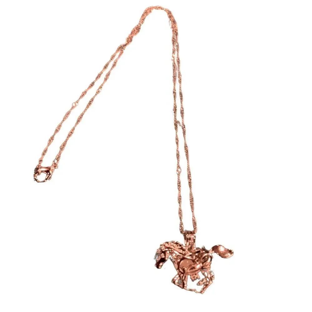 Glow in the dark horse necklace NWT - Picture 2 of 2